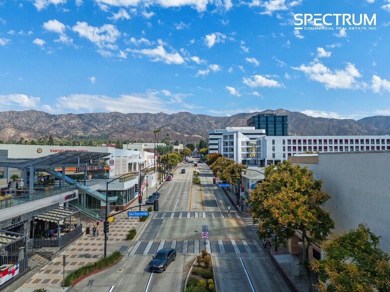 More Photos Of 130-140 N San Fernando Blvd, Burbank Storefront For Sale