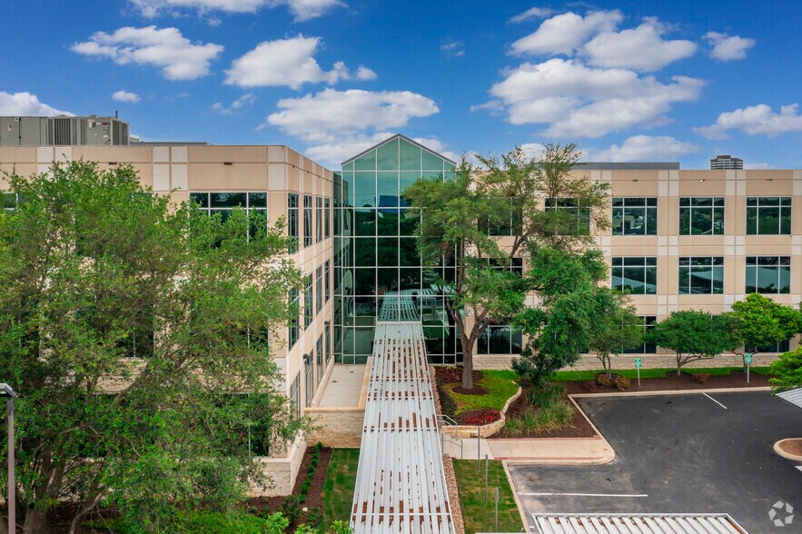 More Photos Of 4511 Horizon Hill Blvd, San Antonio Unknown For Lease