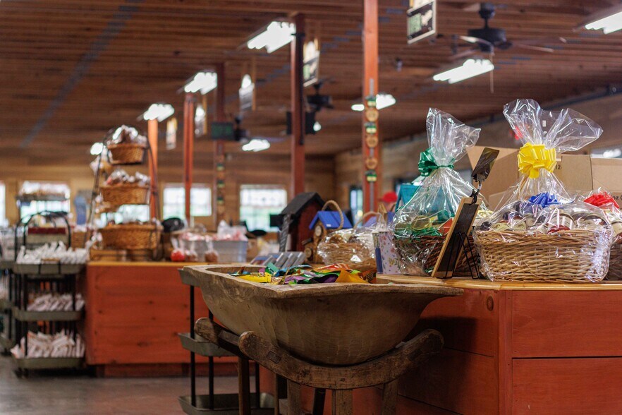 More Photos Of 63 Talona Spur Rd, Ellijay Freestanding For Sale