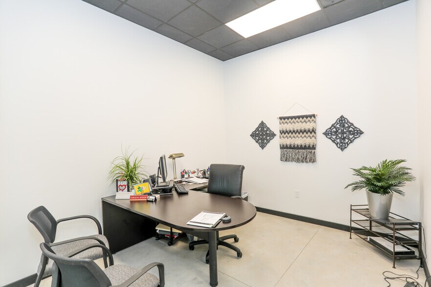 More Photos Of 525 Woodland Square Blvd, Conroe Coworking Space