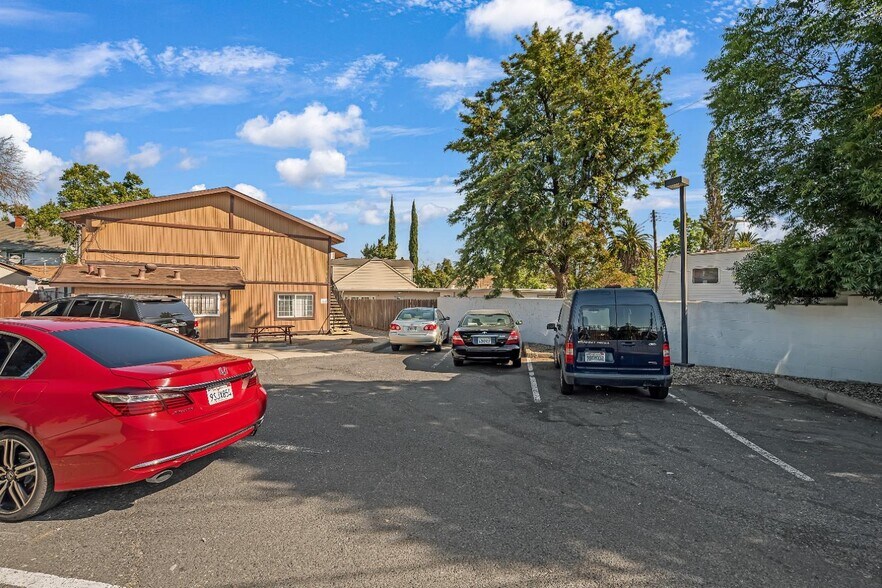 More Photos Of 2944 Del Paso Blvd, Sacramento Apartments For Sale