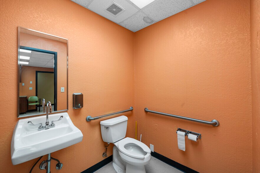 More Photos Of 1601 Liberty St, Richmond Medical For Lease