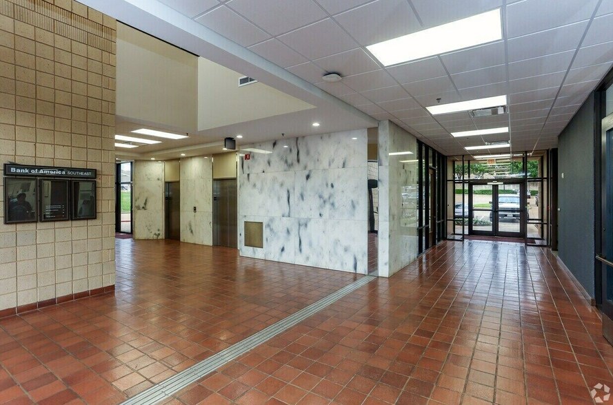 More Photos Of 3301 Golden Rd, Tyler Office For Lease