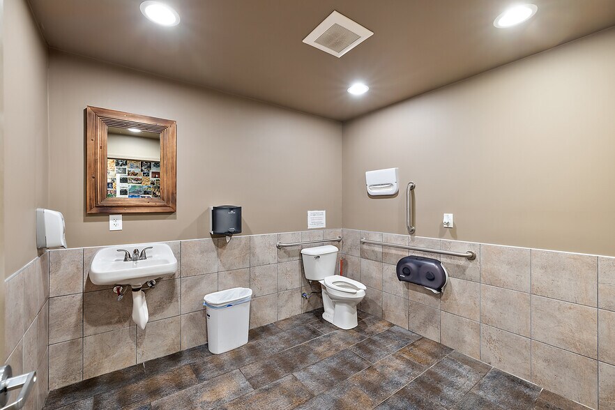 More Photos Of 47979 Van Dyke, Shelby Township Freestanding For Sale