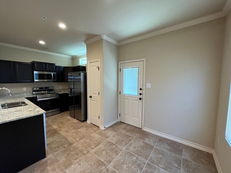 More Photos Of 13903 Annas Way, San Antonio Apartments For Sale