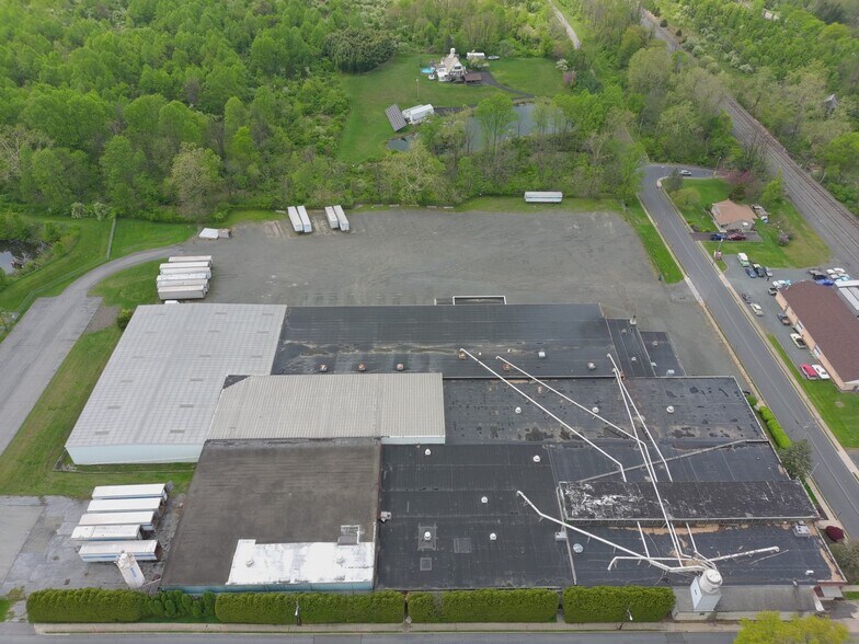 More Photos Of 700 W 1st St, Birdsboro Warehouse For Lease