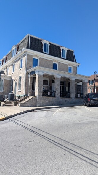 Primary Photo Of 10 Exchange Pl, West Grove General Retail For Lease