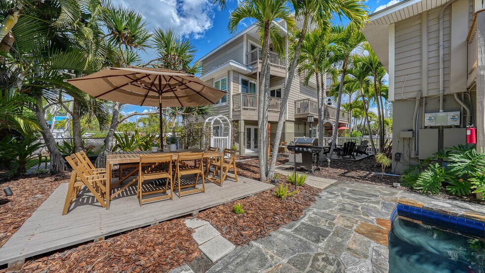 More Photos Of 5610 AVENIDA DEL MARE, Sarasota Specialty For Sale