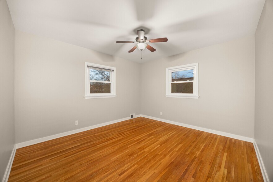 More Photos Of 704 E 9th St, Lockport Medical For Lease