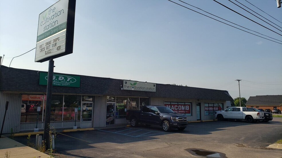 Primary Photo Of 46896-46916 Gratiot Ave, Chesterfield Unknown For Lease