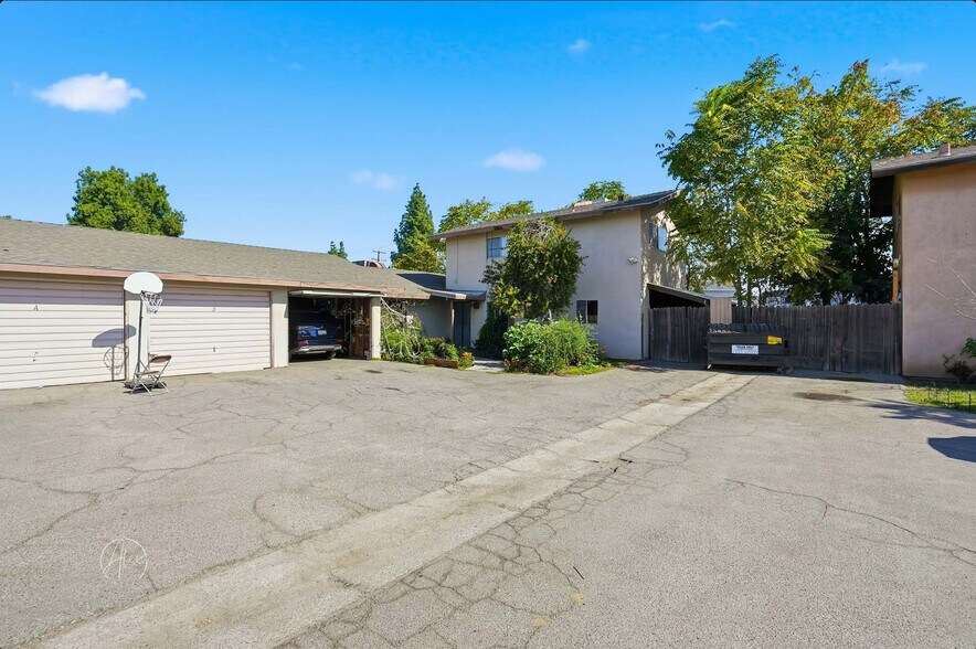 More Photos Of 1912 Hasti Acres Dr, Bakersfield Multifamily For Sale