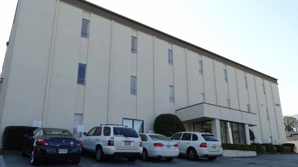 More Photos Of 3867 Roswell Rd NE, Atlanta Office For Lease