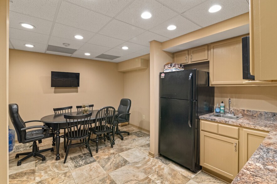 More Photos Of 1326 E Pembroke Ave, Hampton Office For Sale