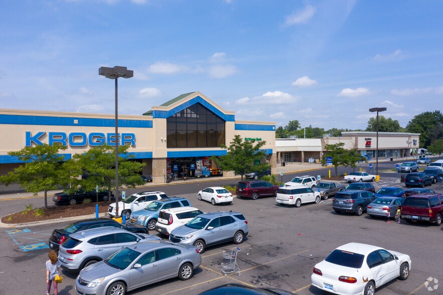 More Photos Of 124-210 Merriman Rd, Westland Storefront For Lease