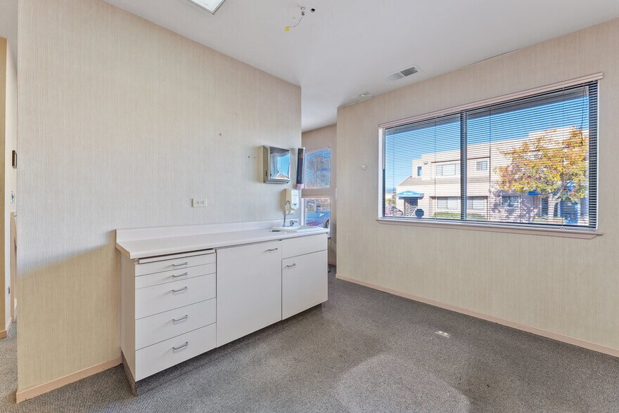 More Photos Of 64 Penny Ln, Watsonville Medical For Sale