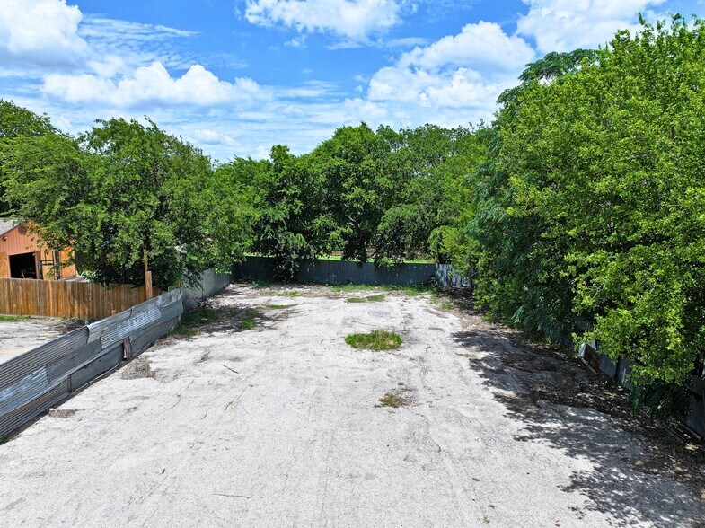 More Photos Of 1278 Bandera Rd, San Antonio General Retail For Sale