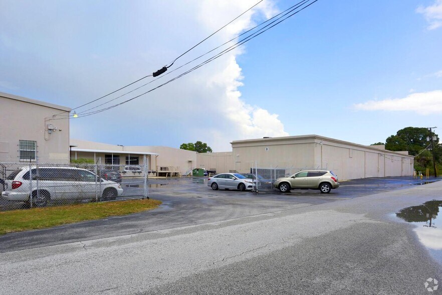 More Photos Of 1185 Gooden Crossing, Largo Warehouse For Lease