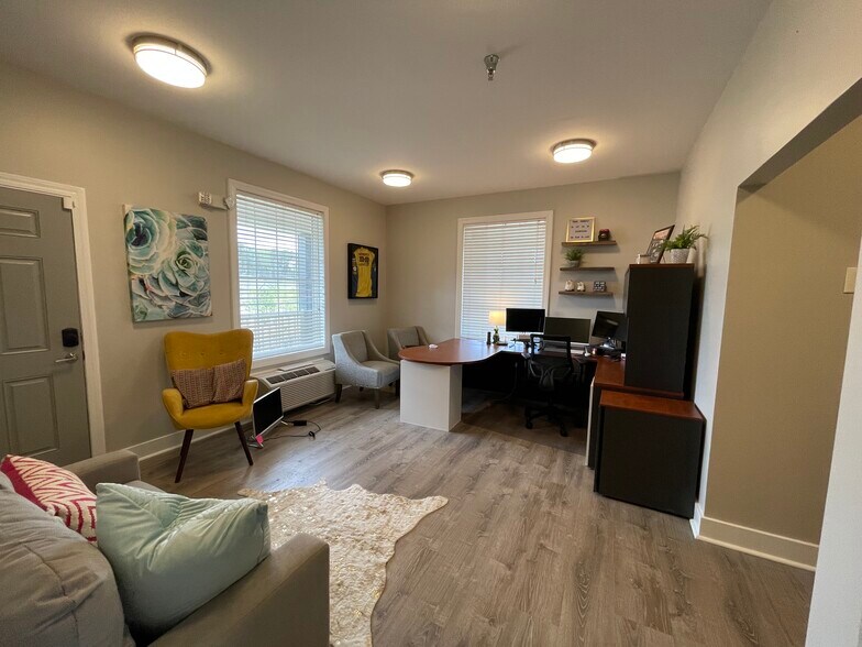 More Photos Of 6478 Putnam Ford Dr, Woodstock Office For Lease
