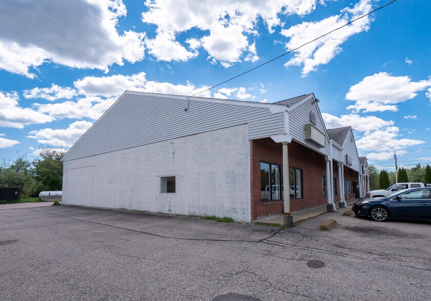More Photos Of 250 S County Trl, Exeter Freestanding For Sale
