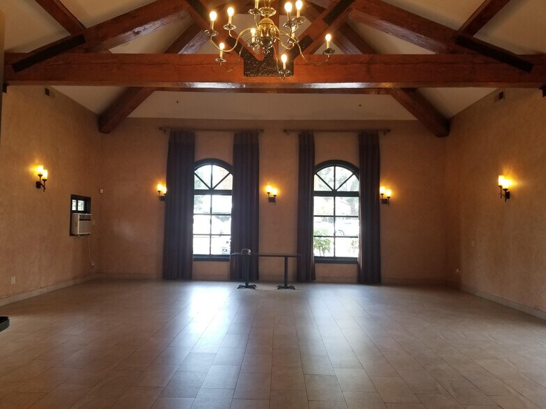 More Photos Of 22731 Aspan St, Lake Forest Restaurant For Lease