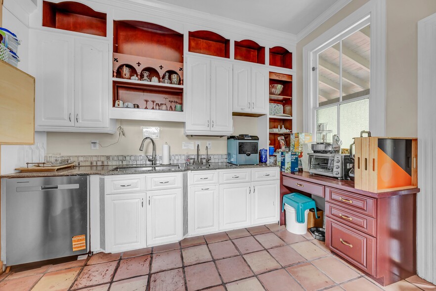 More Photos Of 118 S 4th St, Wilmington Hospitality For Sale
