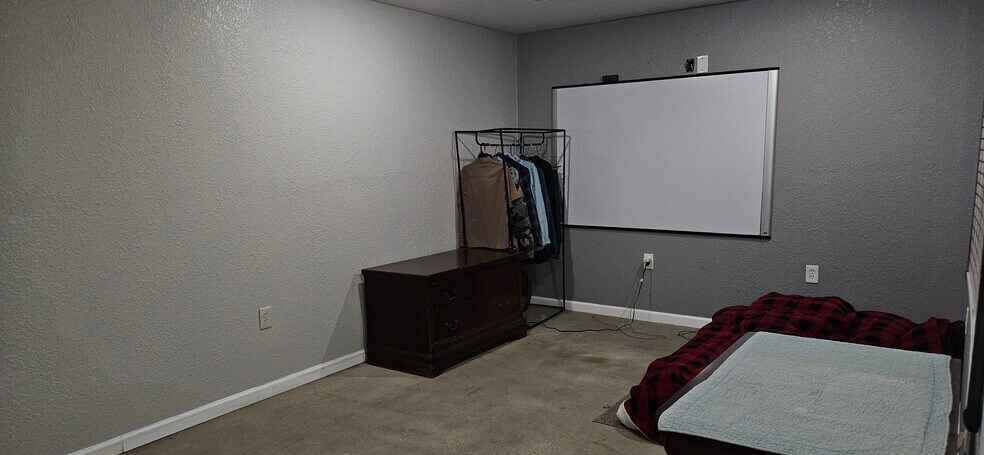 More Photos Of 130 Grand Ave, Bacliff Warehouse For Sale
