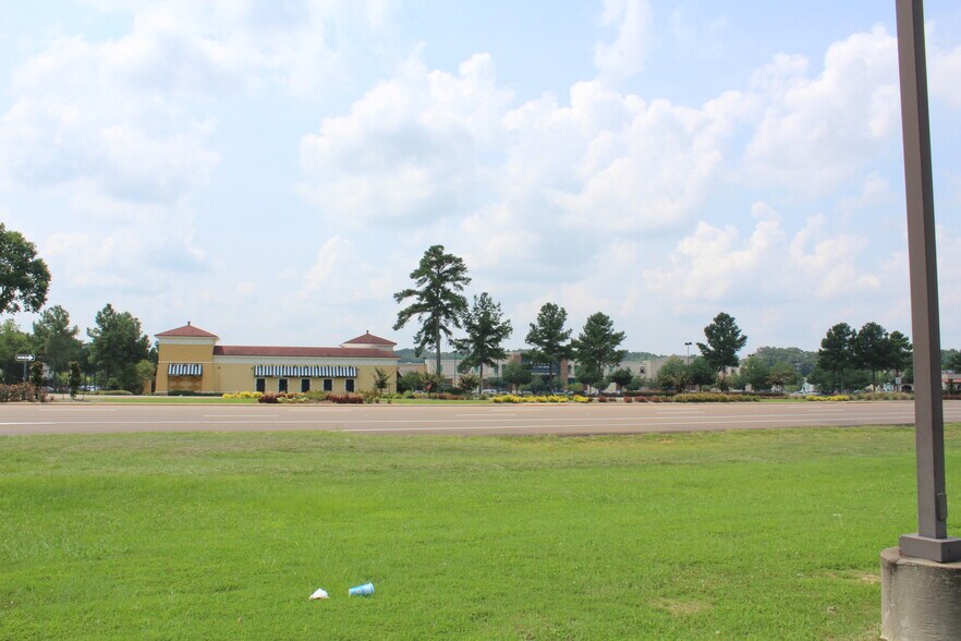 More Photos Of 108 Market St, Flowood Restaurant For Lease