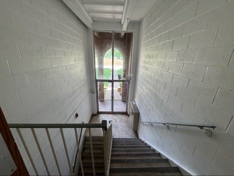 Primary Photo Of 1203 3rd Ave, Rockford Religious Facility For Sale