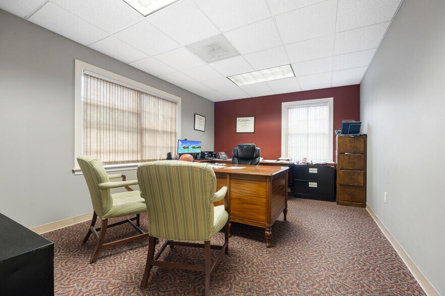 More Photos Of 828 Lynn Fells Pky, Melrose Office For Lease