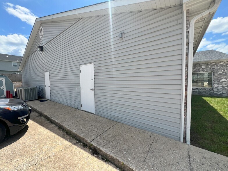 More Photos Of 19788 Sackett Ln, Waynesville Office For Sale