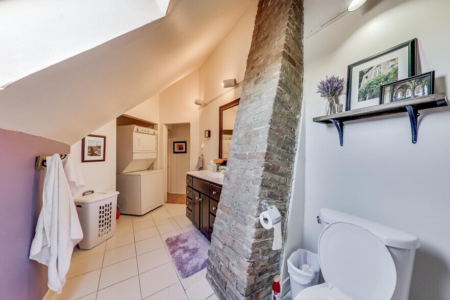 More Photos Of 2965 N Lincoln Ave, Chicago Storefront Retail Residential For Sale