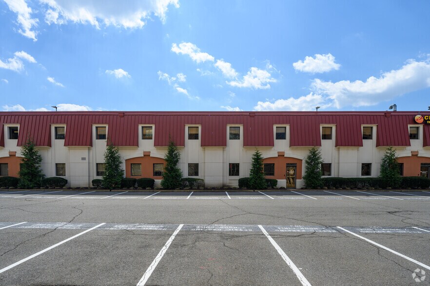 More Photos Of 2034 Eisenhower Ave, Alexandria Office For Lease