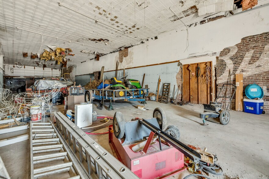 More Photos Of 110 N Okmulgee Ave, Okmulgee Flex For Sale