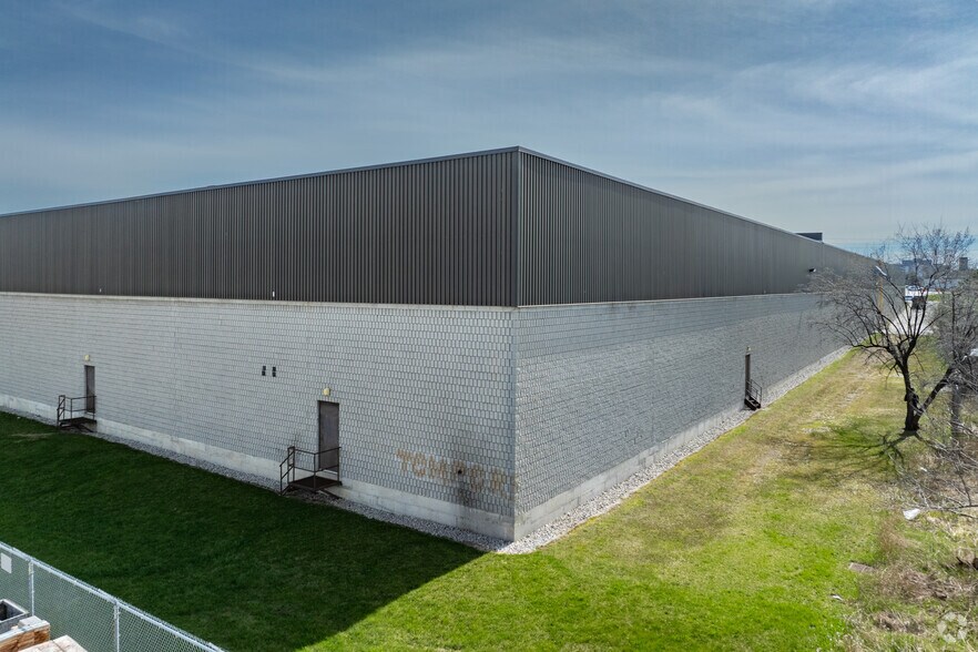 More Photos Of 2 Colony Ct, Brampton Warehouse For Lease