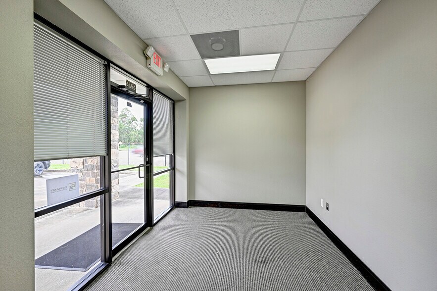 More Photos Of 828 Fm 1960 Rd, Houston Warehouse For Lease