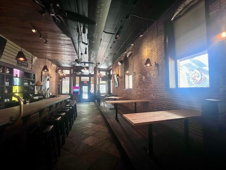 More Photos Of 95 S Main St, Memphis Storefront Retail Office For Sale