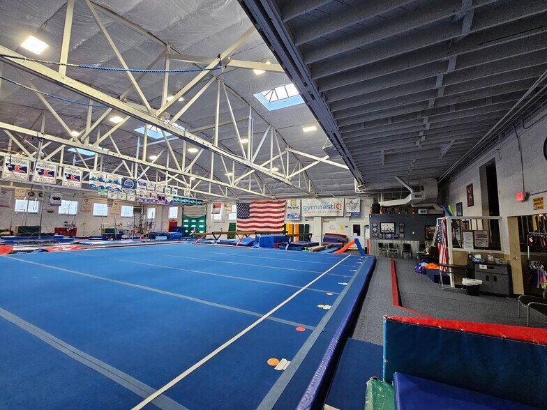 More Photos Of 815 N 1st Ave, Great Falls Auto Dealership For Lease