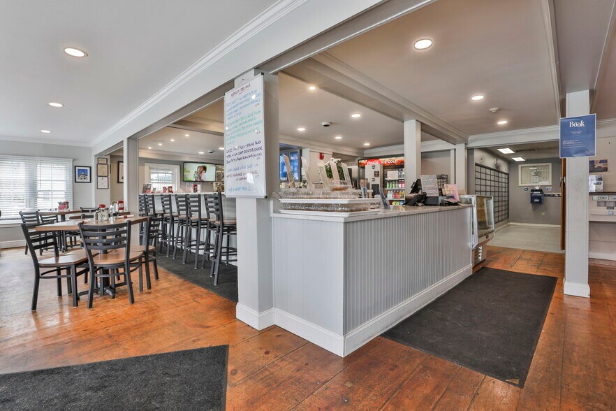 More Photos Of 7 Elm St, Boxford Storefront For Lease