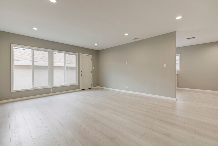 More Photos Of 10935 Nassau Ave, Sunland Multifamily For Sale