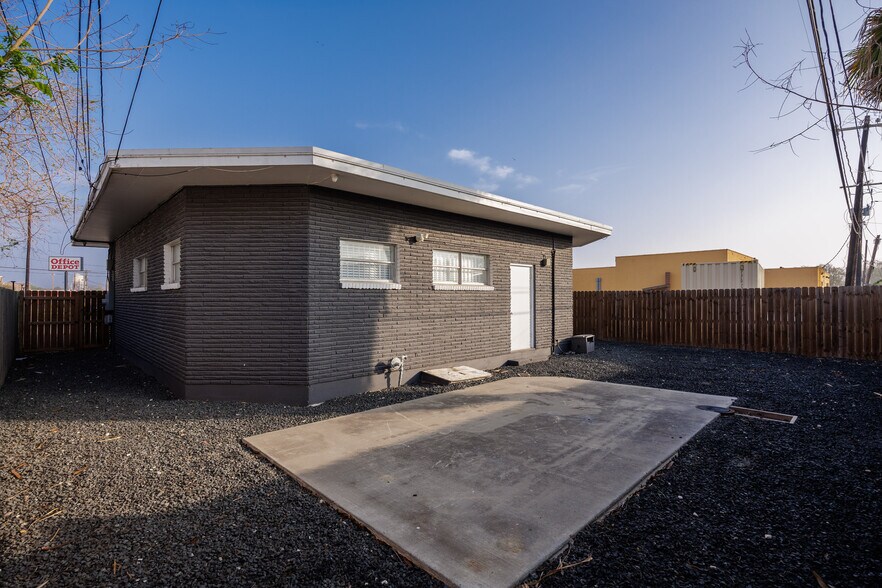 More Photos Of 525 Clifford St, Corpus Christi Office For Sale