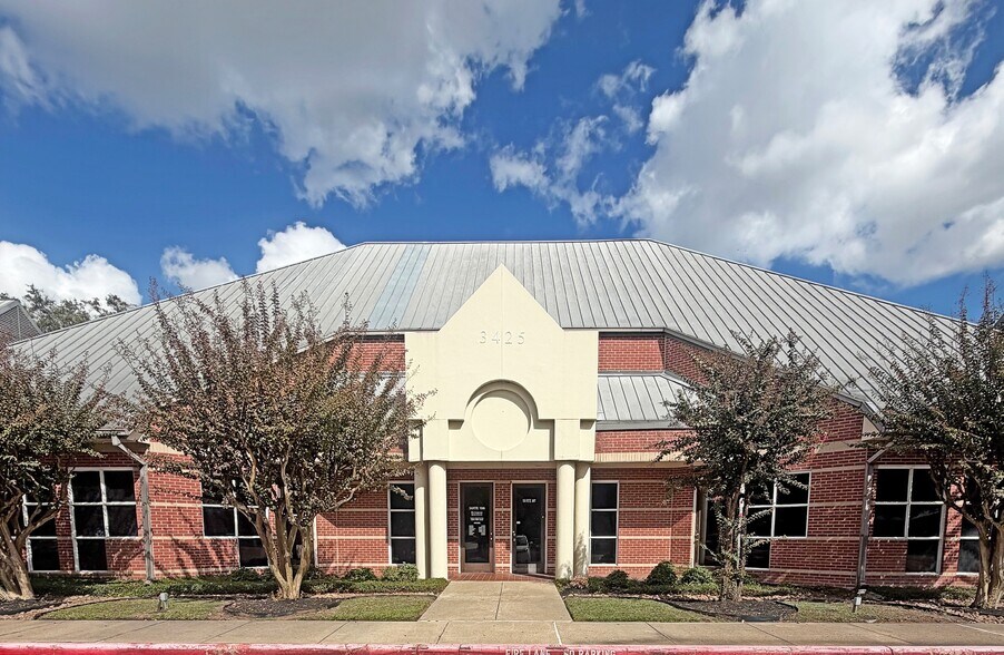Primary Photo Of 3425 Hwy 6, Sugar Land Medical For Lease
