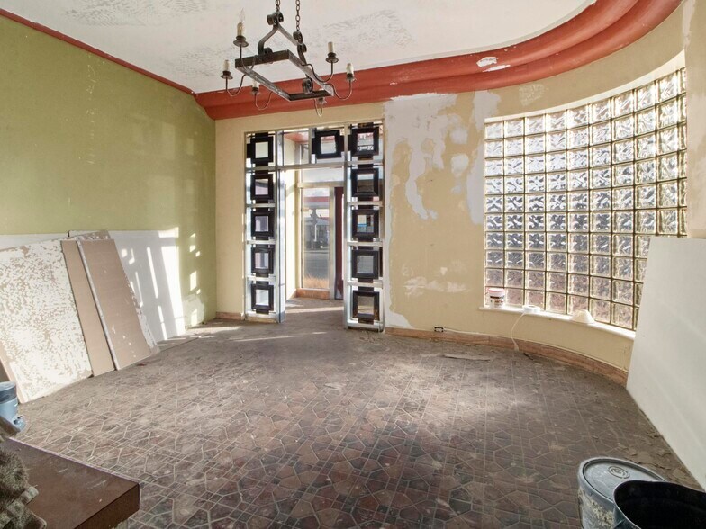 More Photos Of 905 W Spruce St, Rawlins Hotel For Sale
