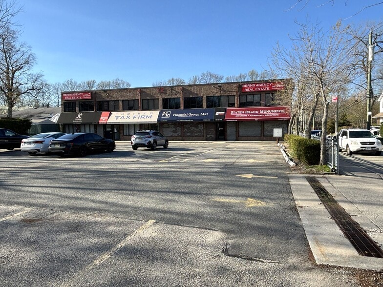 Primary Photo Of 72 Sharrott Ave, Staten Island Office For Lease