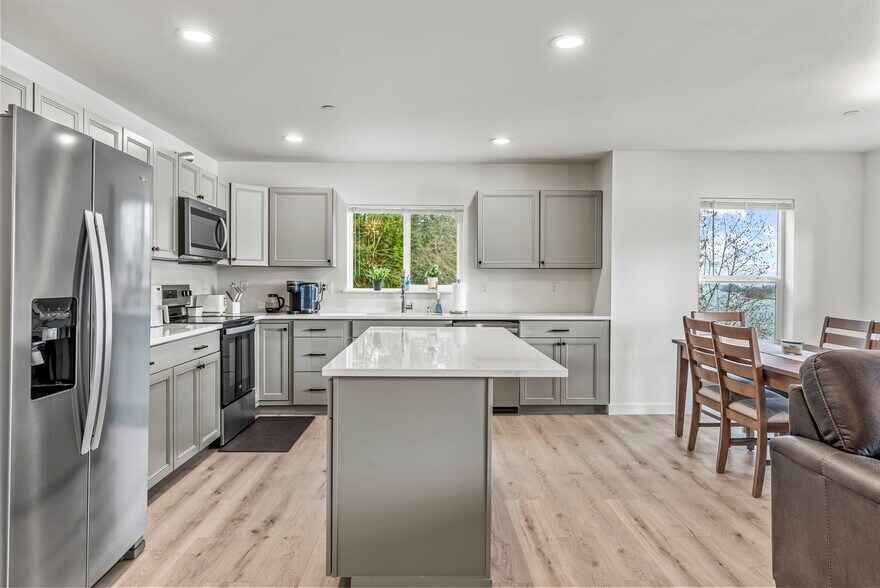 More Photos Of 572 Columbia St, Cathlamet Apartments For Sale