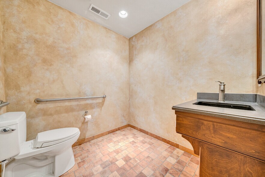 More Photos Of 12 Campbell Ave SE, Roanoke Storefront Retail Office For Sale