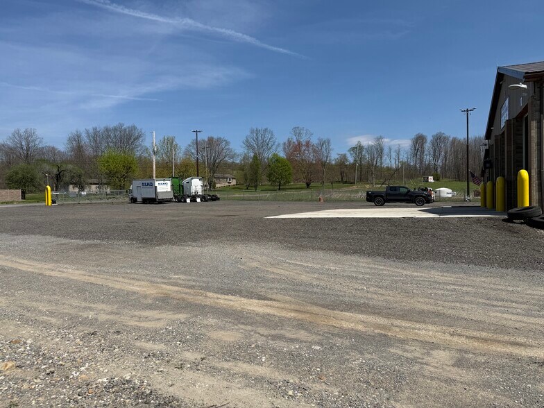 More Photos Of 4881 Pittsburgh Rd, Harrisville Light Distribution For Sale