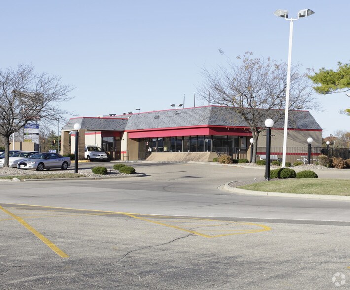 Primary Photo Of 8787 N Knoxville Ave, Peoria Fast Food For Lease