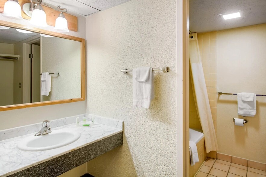 More Photos Of 245 E Wendover Blvd, Wendover Hotel For Sale