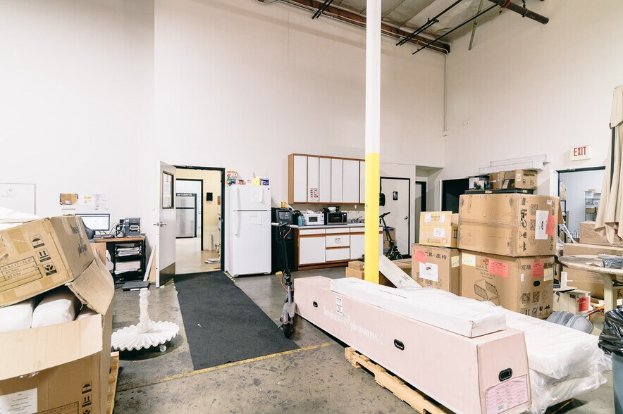 More Photos Of 19010 S Alameda St, Rancho Dominguez Distribution For Lease