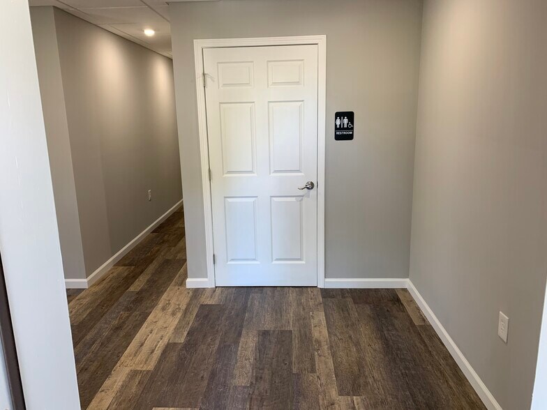 More Photos Of 615 Colonial Park Dr, Roswell Loft Creative Space For Lease